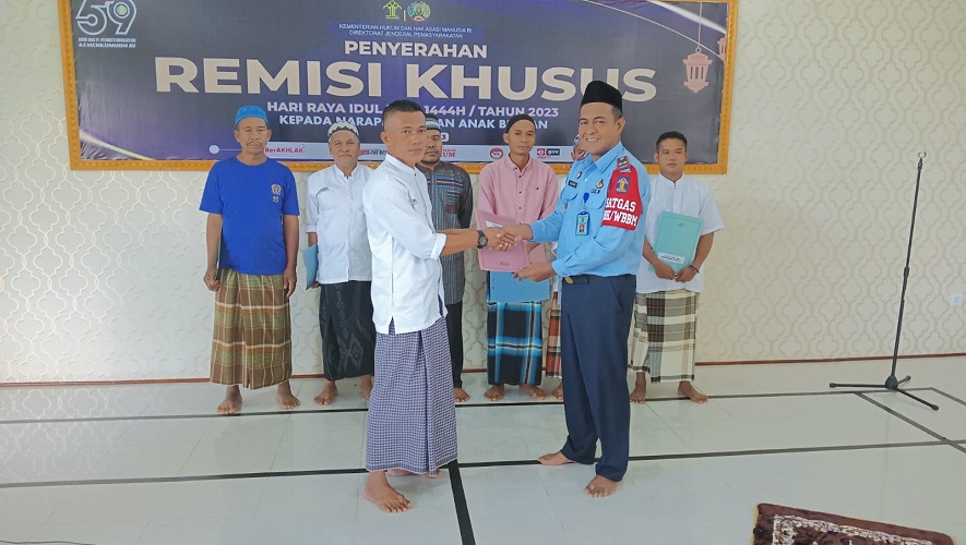 Pelaksanaan Sholat Idul Fitri dan Pemberian Remisi Khusus Kepada Warga Binaan Lapas Terbuka Pasaman Pelaksanaan Sholat Idul Fitri dan Pemberian Remisi Khusus Kepada Warga Binaan Lapas Terbuka Pasaman
