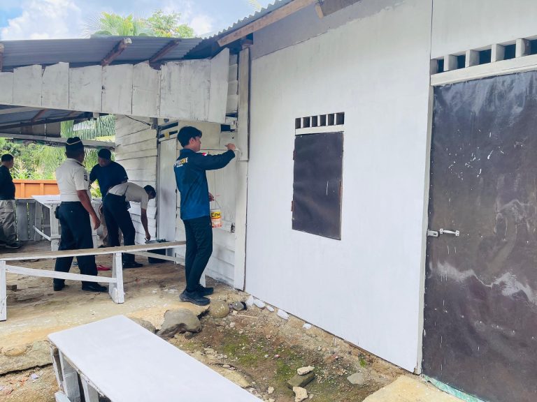 Wujud Kepedulian Sosial,  Lapas Terbuka Pasaman Realisasikan Program Bedah Rumah bagi Warga Kurang Mampu
